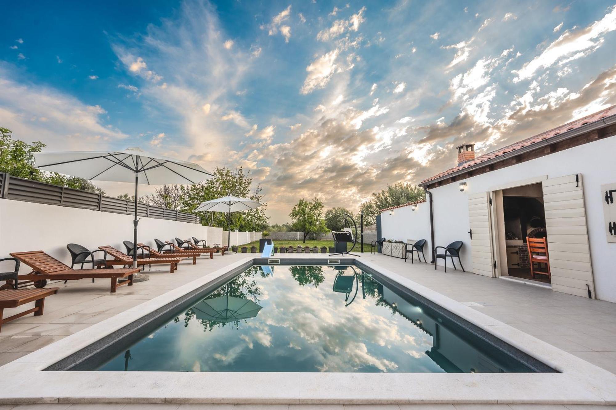 Villa Leny With Pool Sukošan Exterior foto